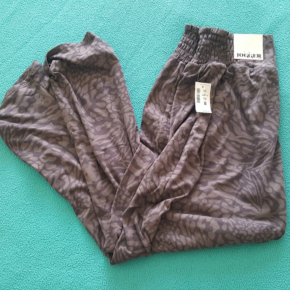 🤓NWT - Aeropostale Soft Jogger Loose Leggings